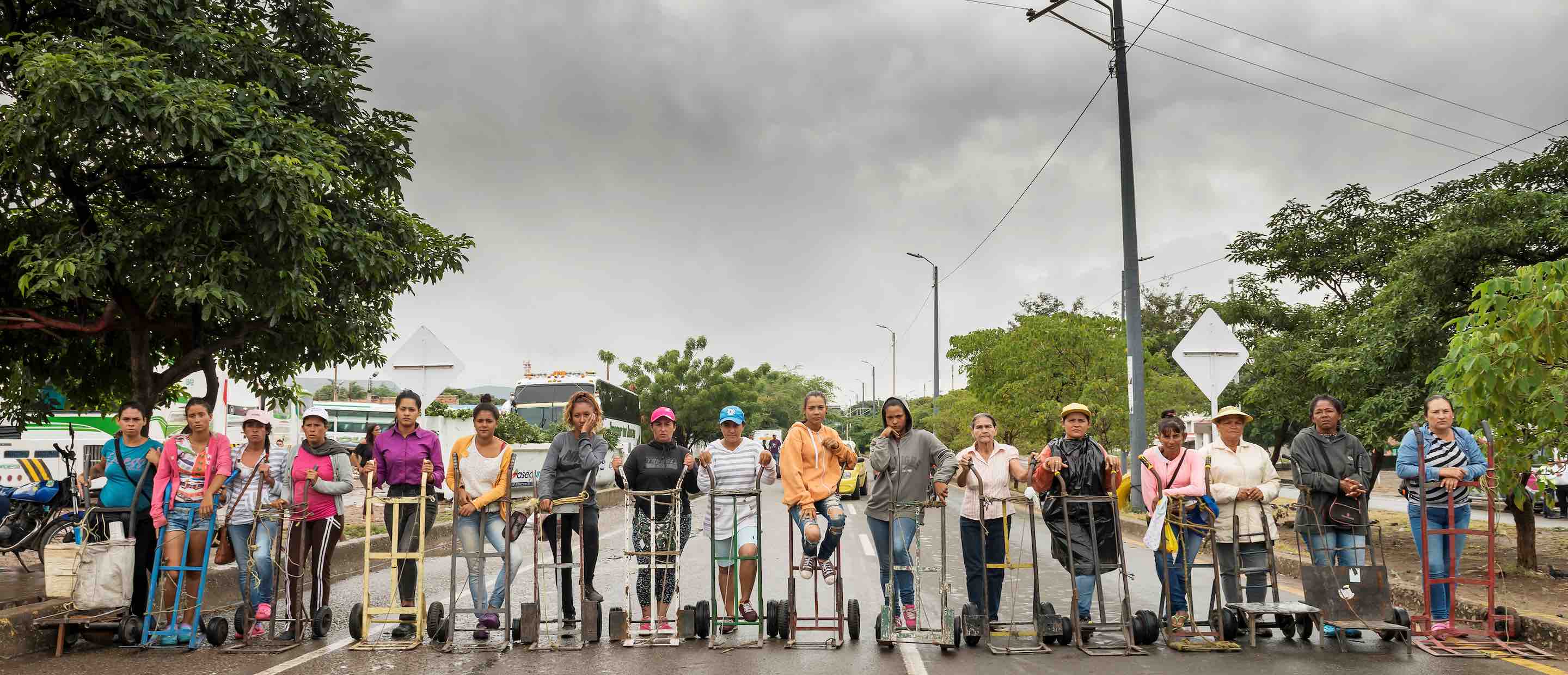 Teresa Margolles, Carretilleras sobre el puente internacional Simón Bolivar,